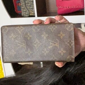 31. Lv Mono Wallet Sold As Is Desc In Live No Cancel/returns
